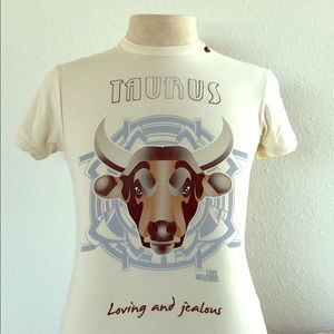 Women’s Love Moschino horoscope shirt